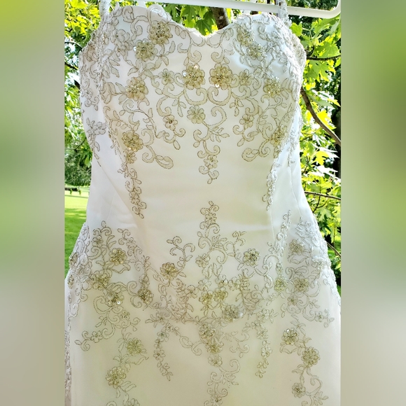 Moonlight Couture White Wedding Dress W/ Detachable Train, Size 16 - Picture 9 of 16